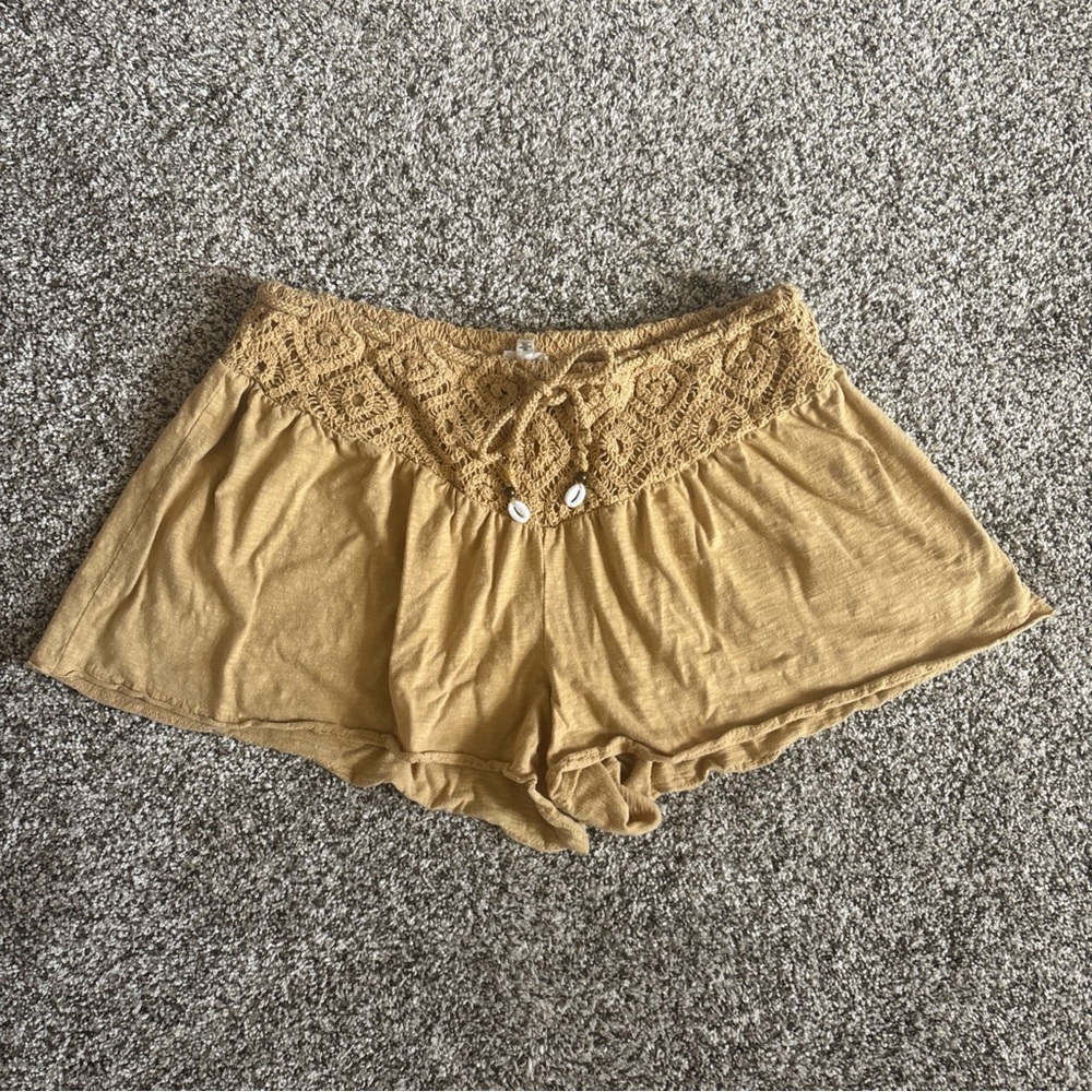 Aerie Boho Mustard Yellow Gold Flirty Crochet Beach Shorts Womens Size Medium